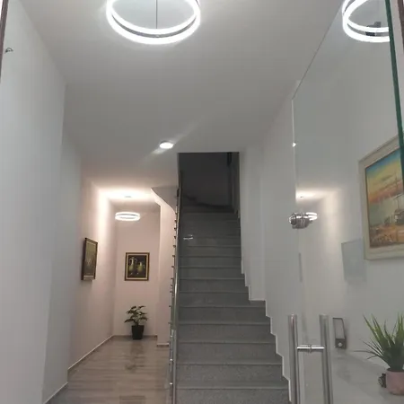Deka-x Sarandë